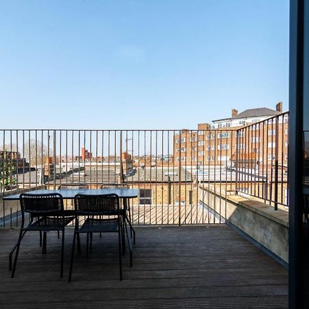 Modern Top Floor Home in West Kensington wTerrace Londen Buitenkant foto