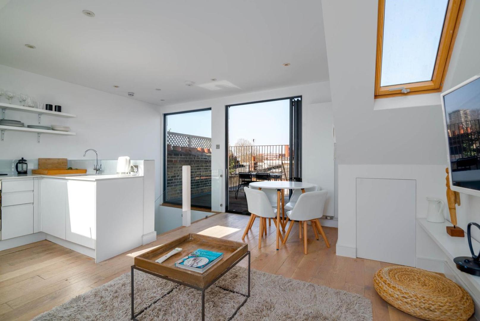 Modern Top Floor Home in West Kensington wTerrace Londen Buitenkant foto