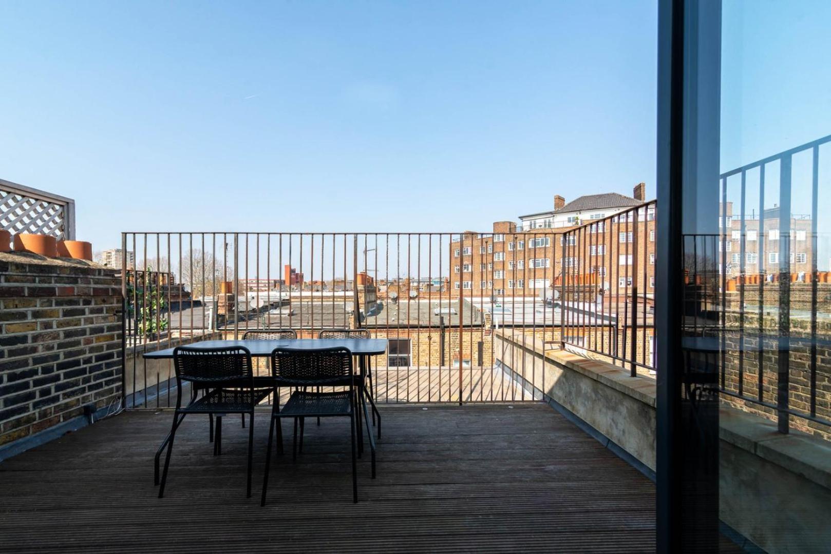 Modern Top Floor Home in West Kensington wTerrace Londen Buitenkant foto