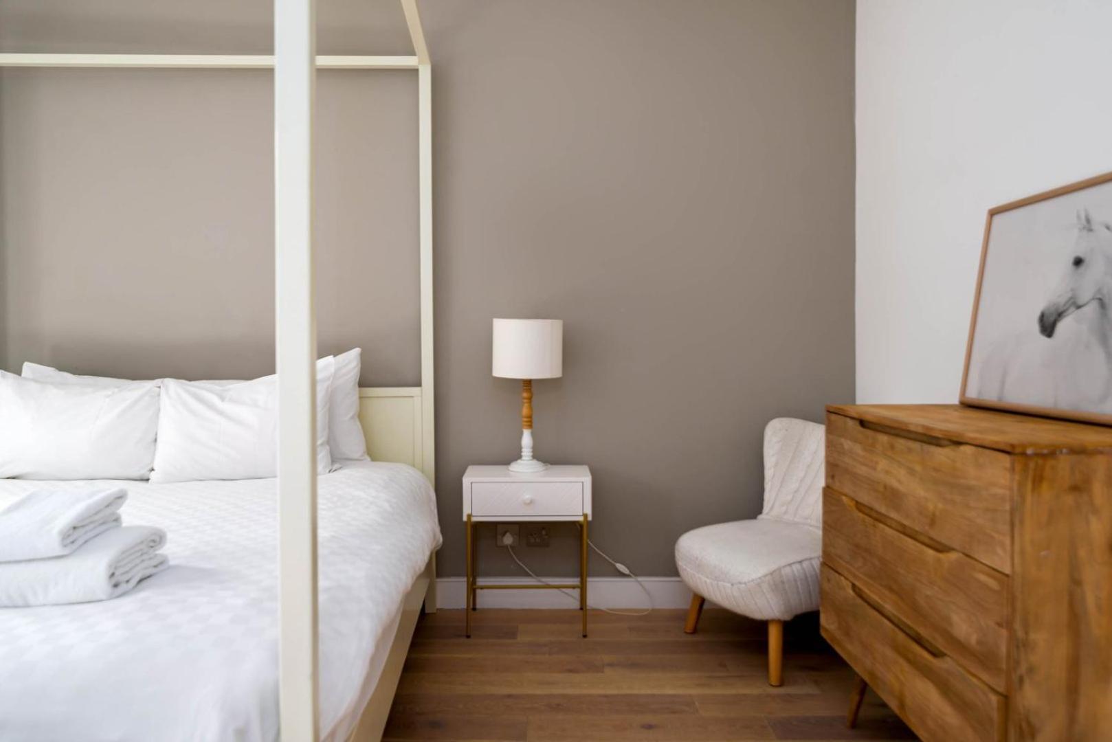 Modern Top Floor Home in West Kensington wTerrace Londen Buitenkant foto