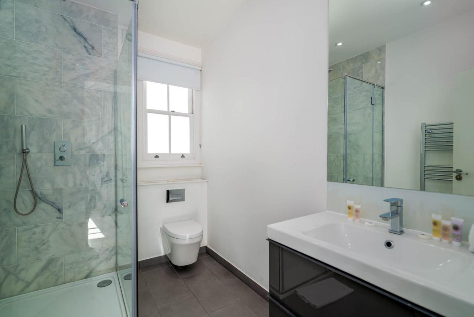 Modern Top Floor Home in West Kensington wTerrace Londen Buitenkant foto